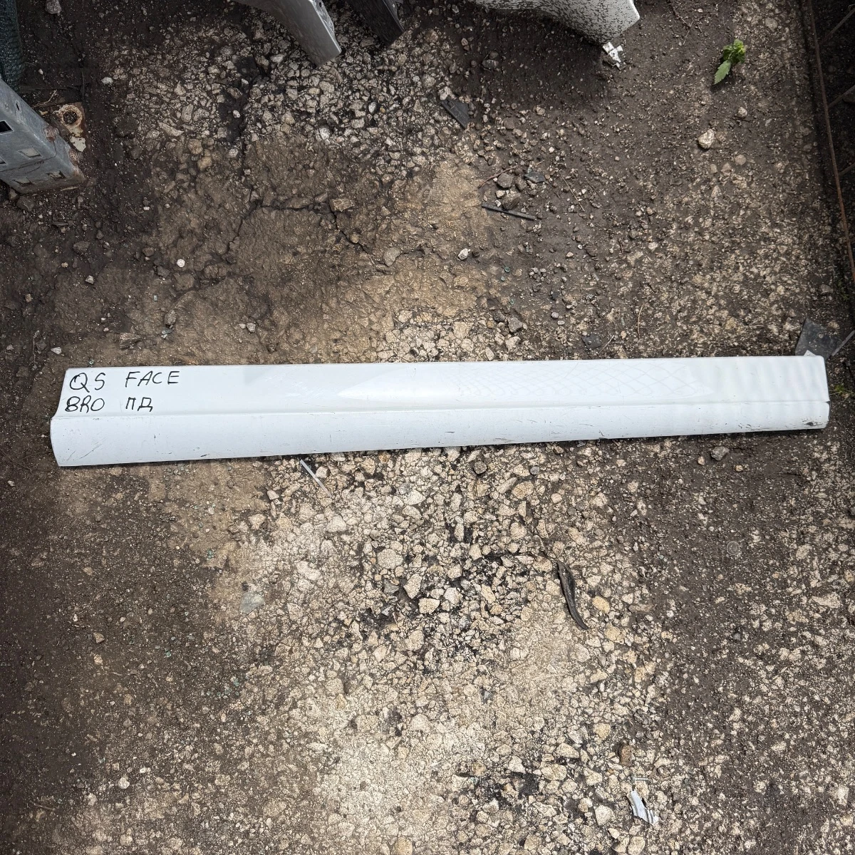 Долна лайсна за предна дясна врата на Audi Q5 8R Sline черна 8R0853960-144