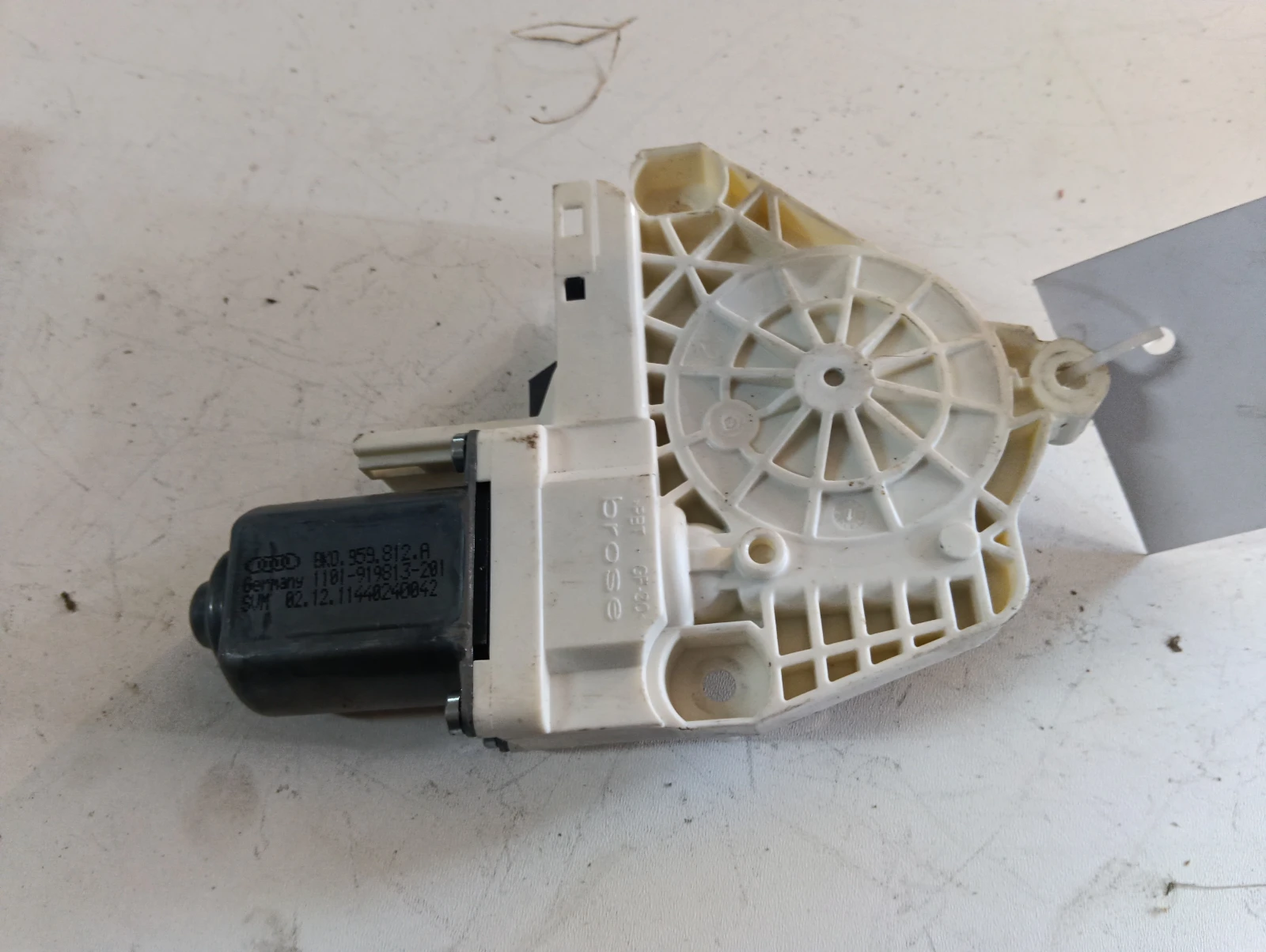 ел.машинка за задно дясно 8K0959812A Audi A6