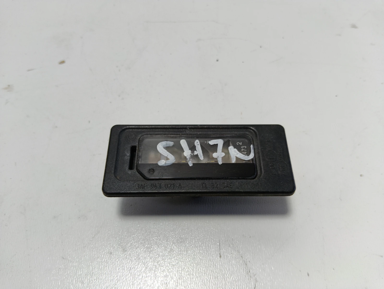 плафон регистрационен номер 3AF943021A VW Sharan