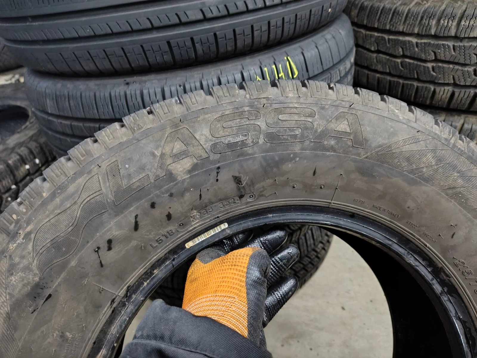 Гуми Зимни 215/70R15, снимка 4 - Гуми и джанти - 54103353