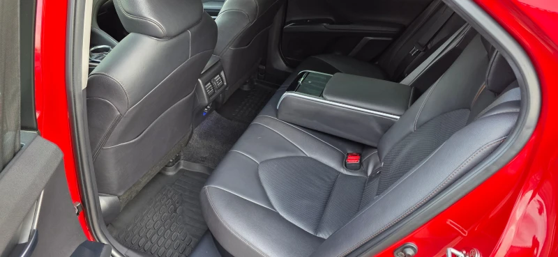 Toyota Camry LUXURY, снимка 15 - Автомобили и джипове - 52549643
