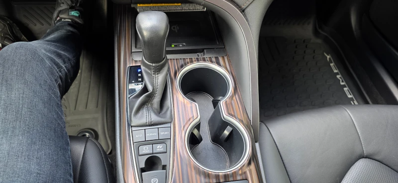 Toyota Camry LUXURY, снимка 13 - Автомобили и джипове - 52549643