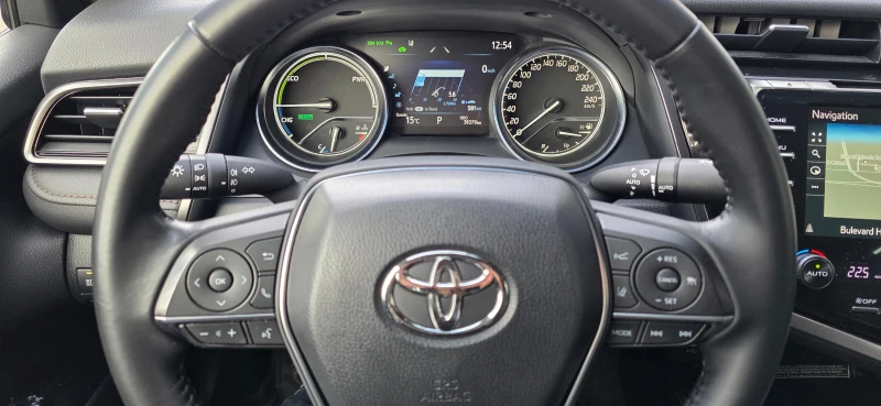 Toyota Camry LUXURY, снимка 8 - Автомобили и джипове - 52549643