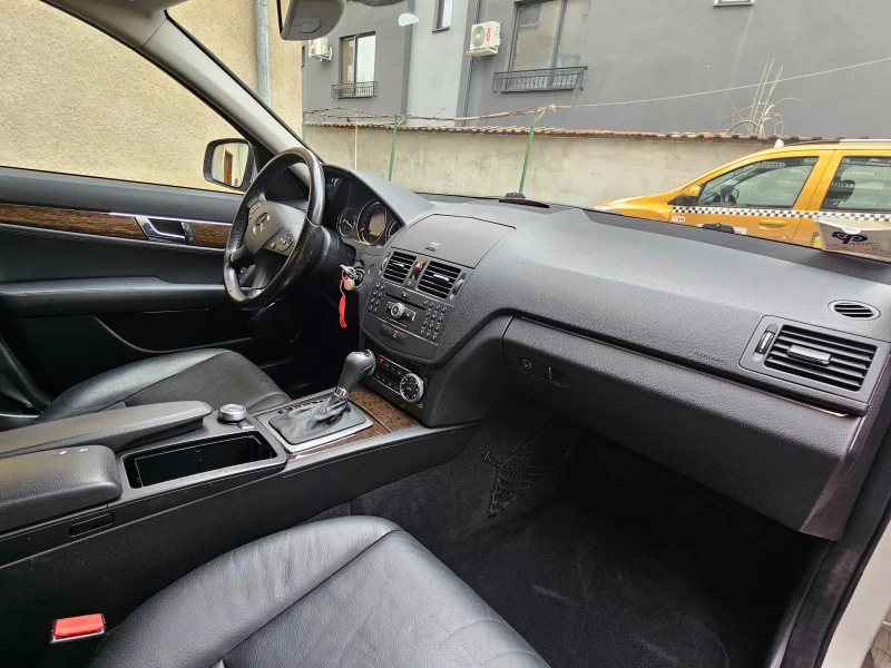 Mercedes-Benz C 350 i 272 к.с., снимка 16 - Автомобили и джипове - 53010119