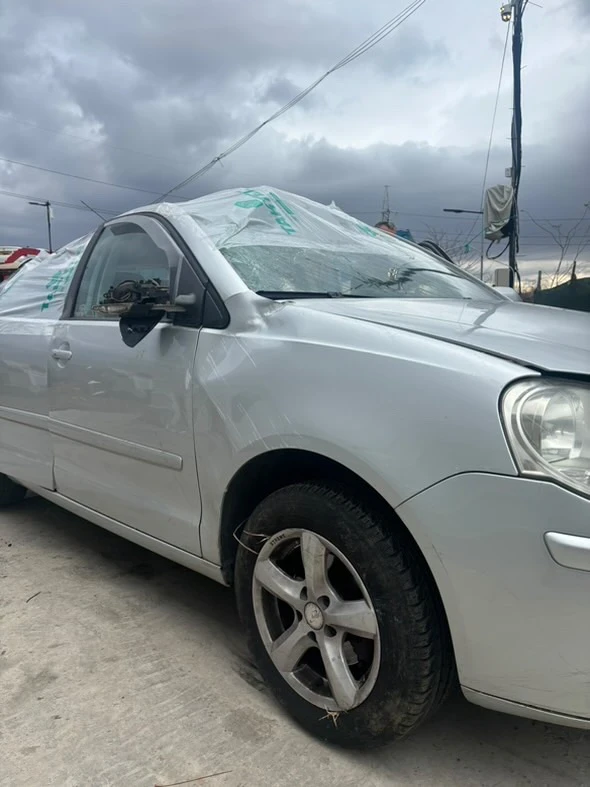 VW Polo, снимка 4 - Автомобили и джипове - 48069527