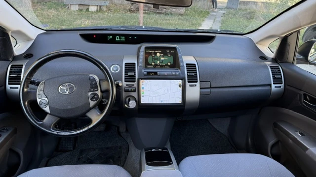 Toyota Prius, снимка 4 - Автомобили и джипове - 55959452