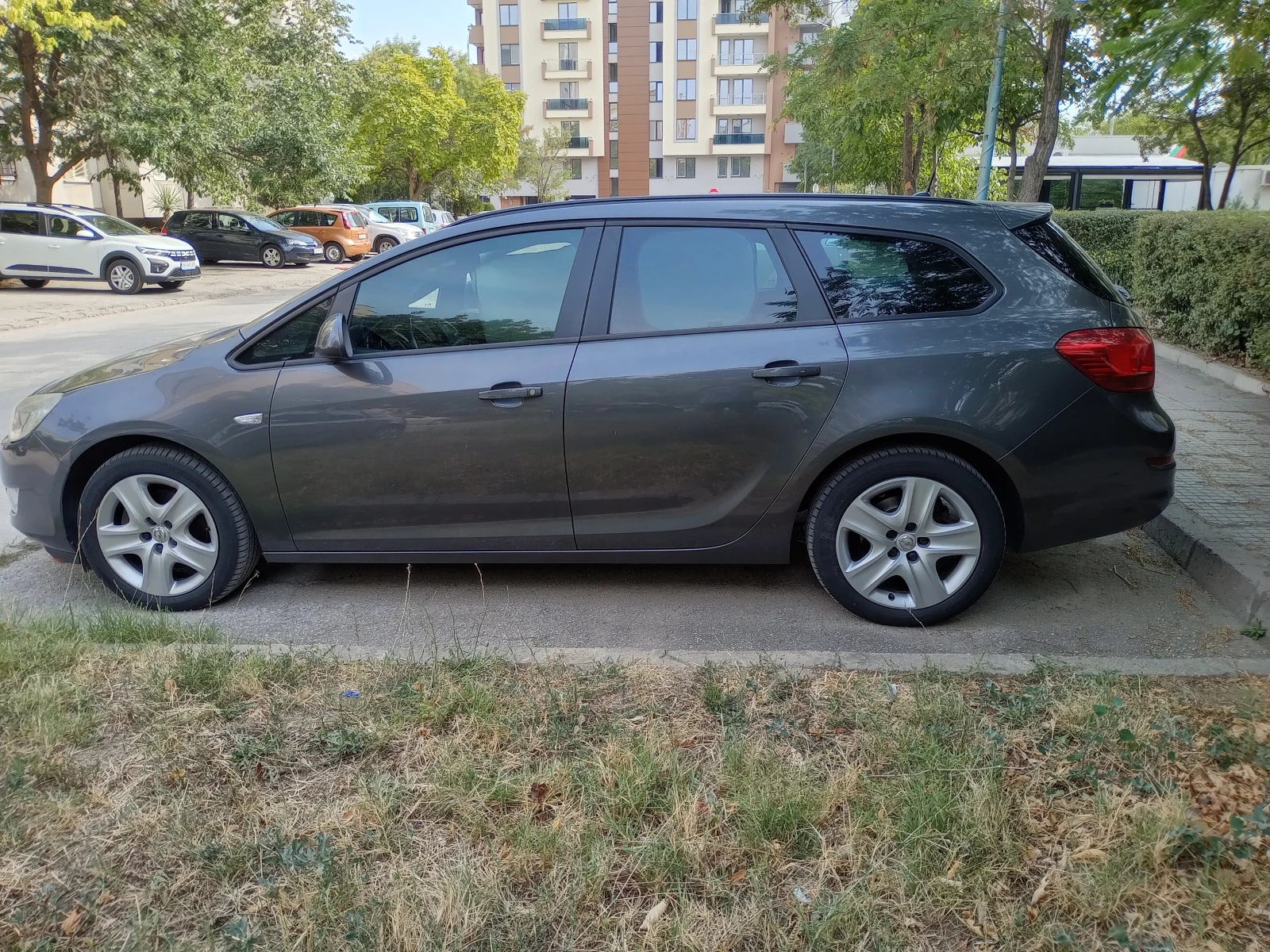 Opel Astra Sports Tourer - изображение 10