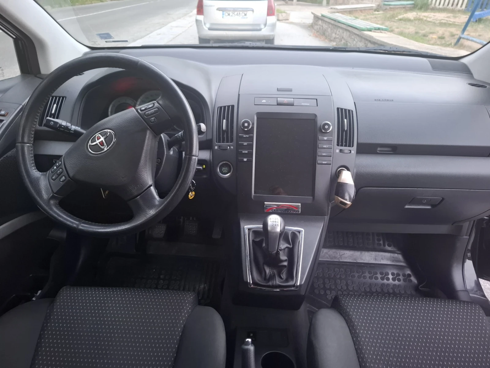 Toyota Corolla verso  - изображение 6