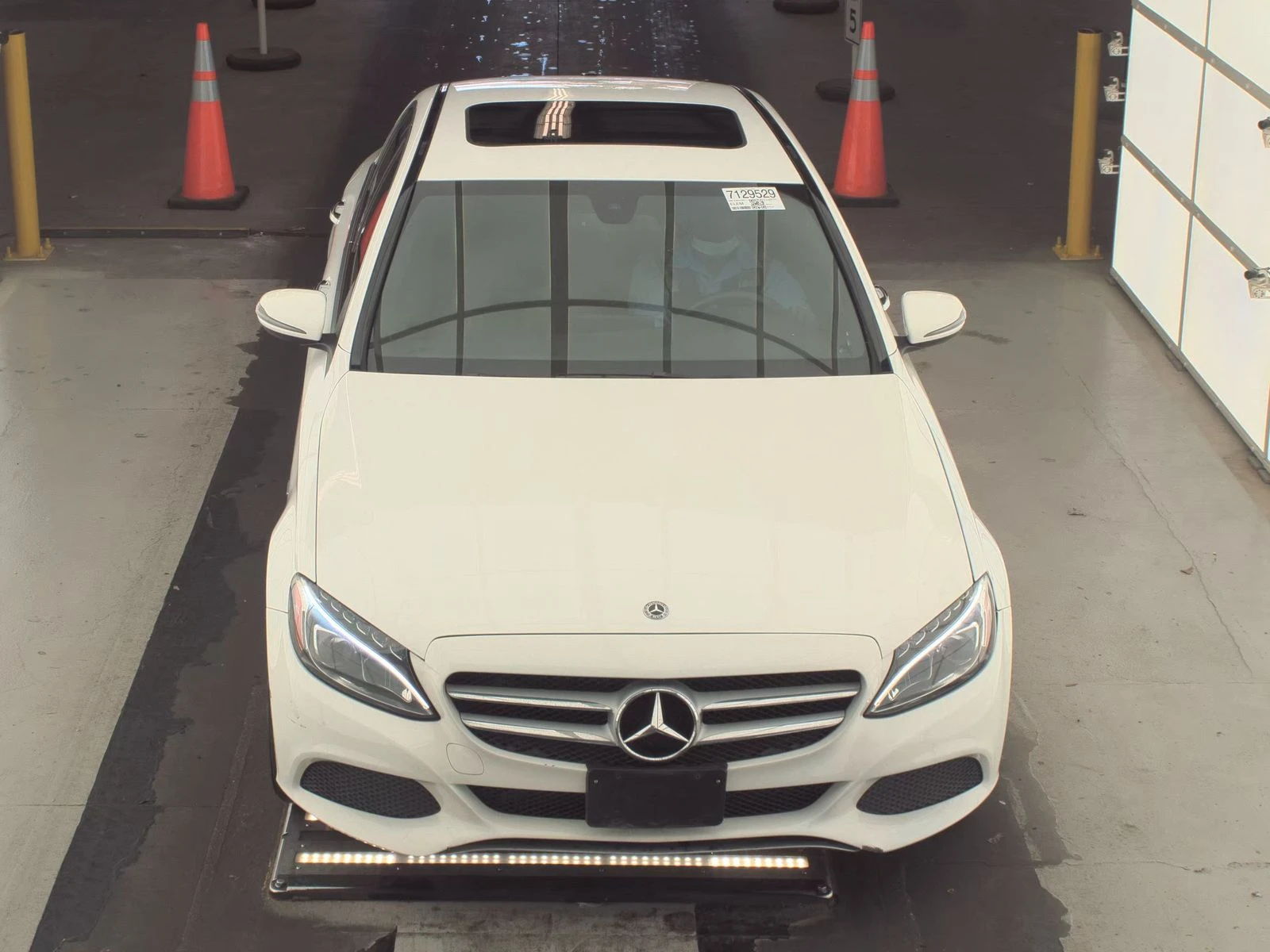 Mercedes-Benz C 350 e * CARFAX* ОПЦИЯ ЗА ФИНАНСИРАНЕ*  - изображение 2