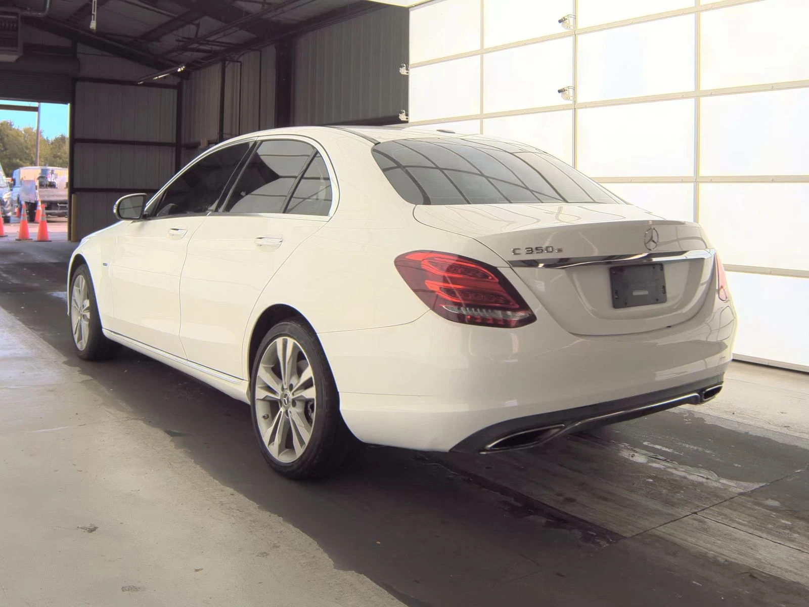 Mercedes-Benz C 350 e * CARFAX* ОПЦИЯ ЗА ФИНАНСИРАНЕ*  - изображение 6