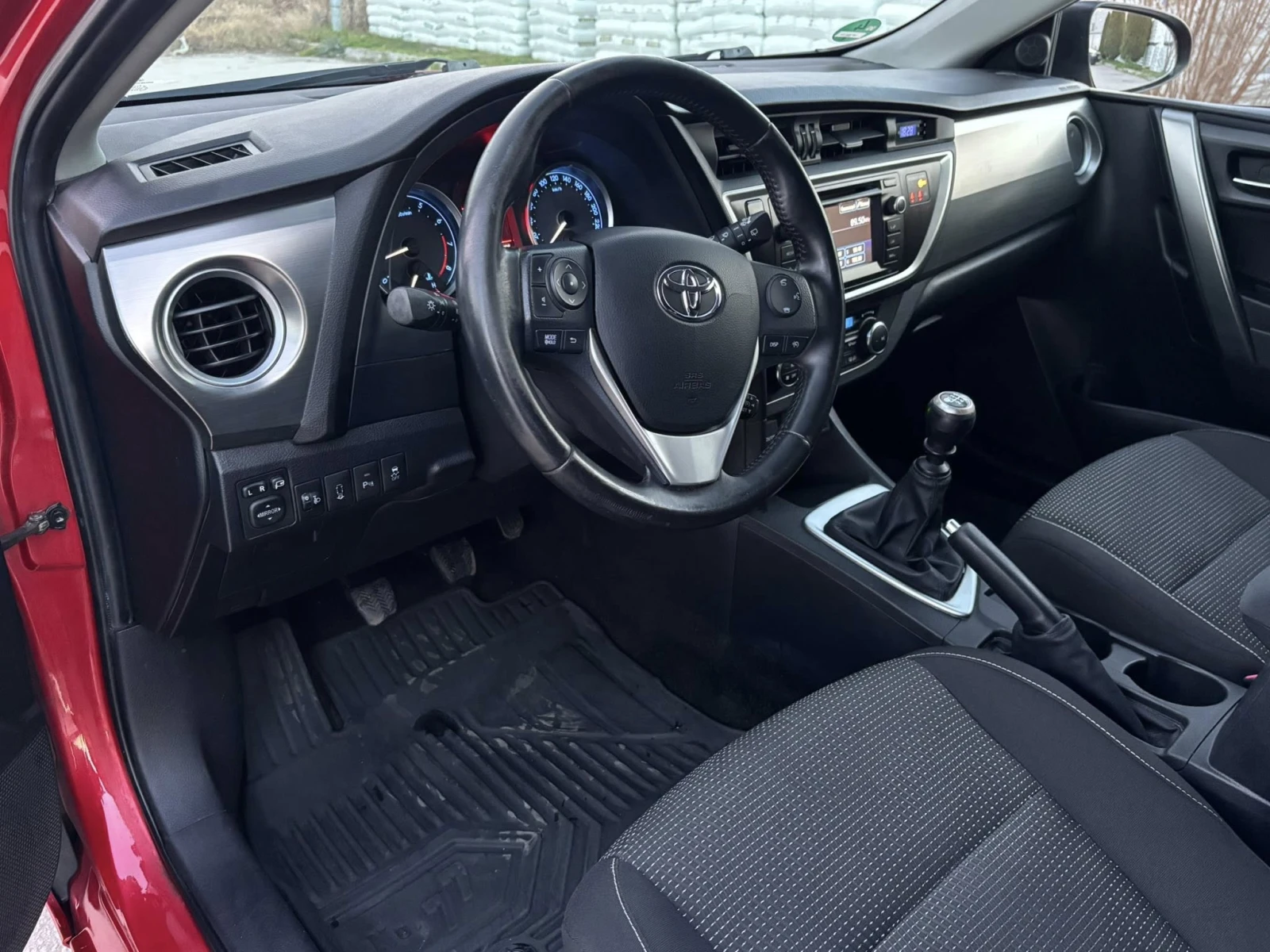 Toyota Auris 1.6 бензин ЕВРО5, снимка 11 - Автомобили и джипове - 53817834