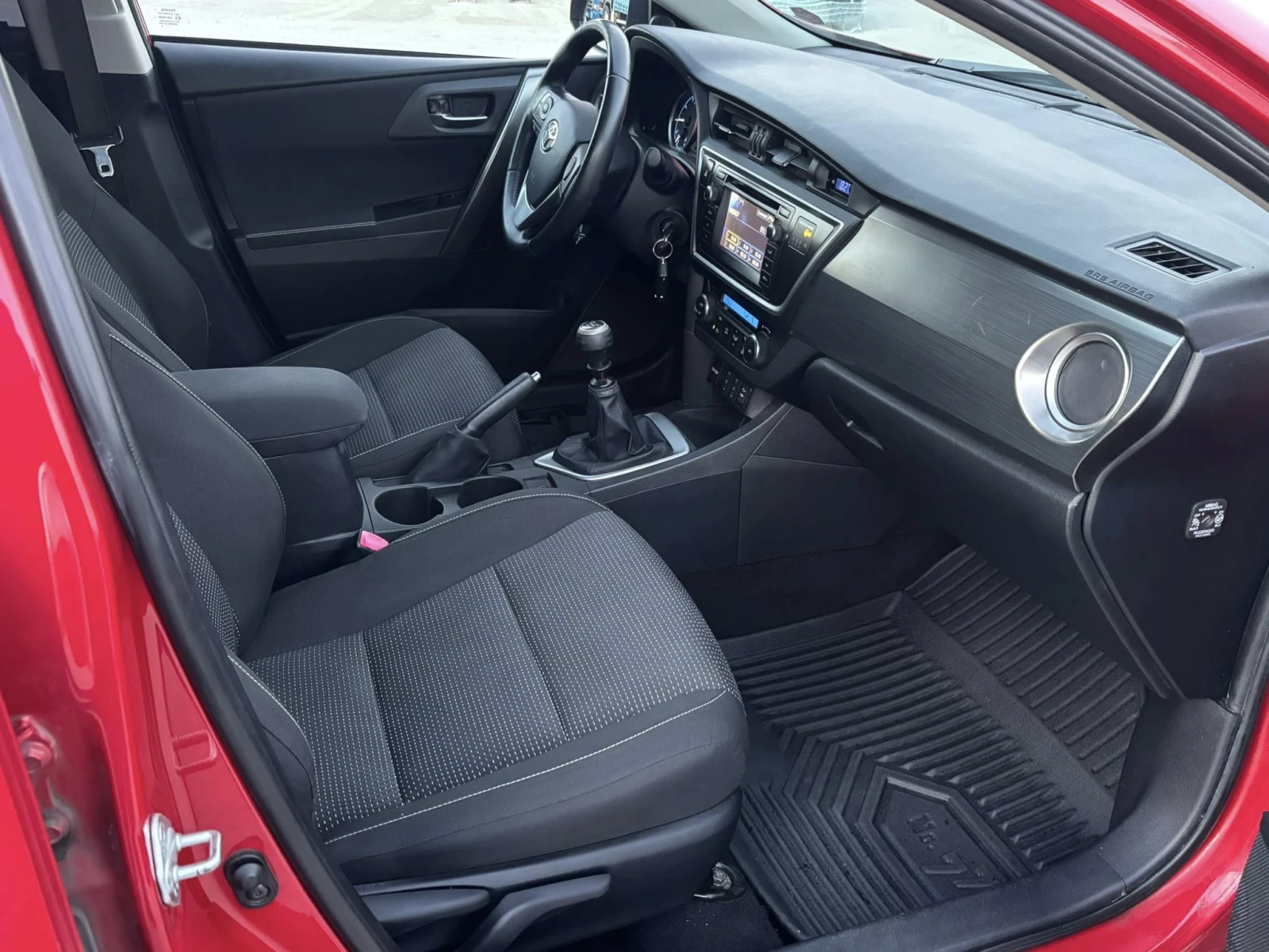 Toyota Auris 1.6 бензин ЕВРО5, снимка 14 - Автомобили и джипове - 53817834