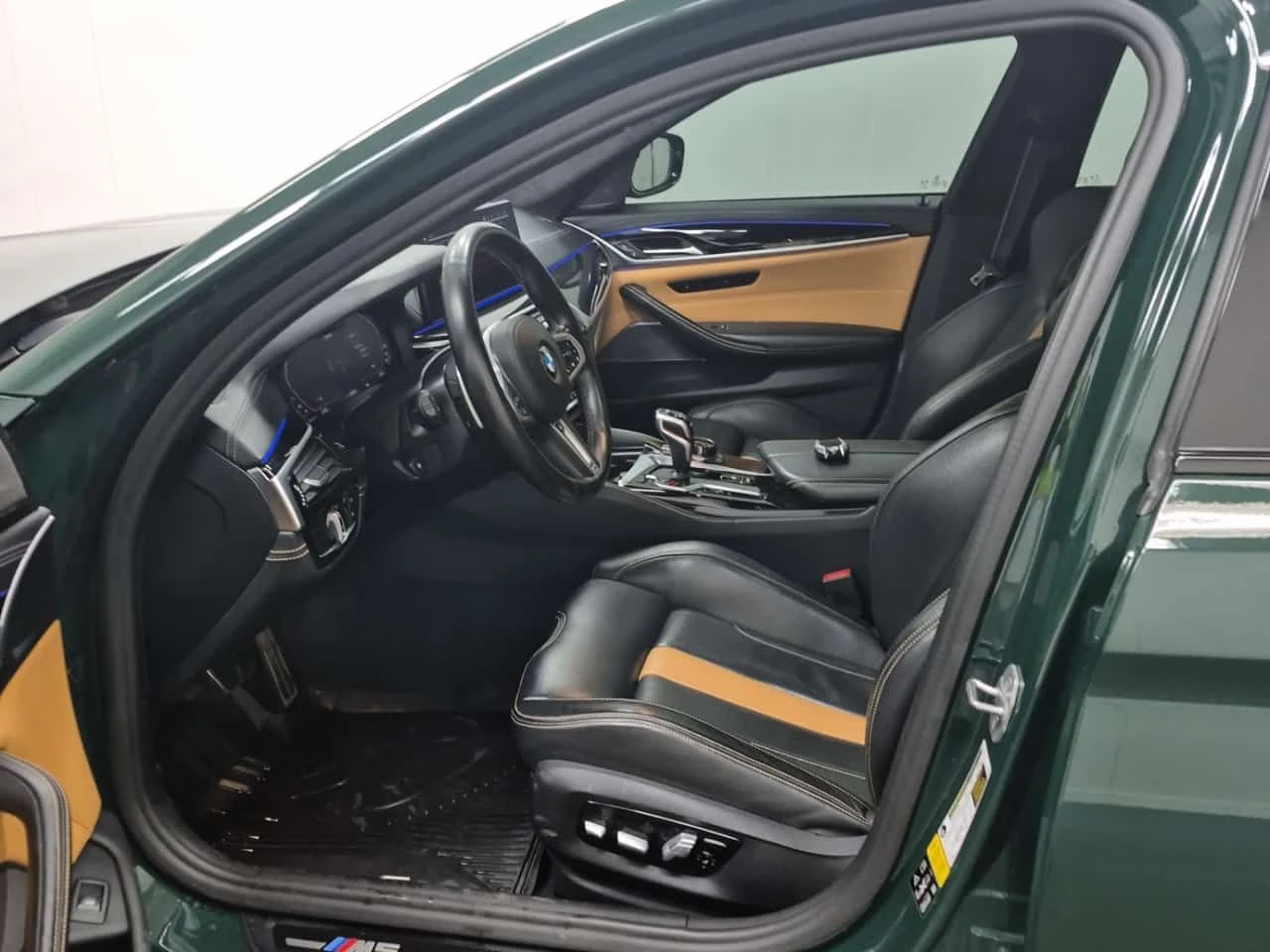 BMW M5 * COMP* Дистроник* Смарт Ключ* Harman Kardon* , снимка 7 - Автомобили и джипове - 53819896