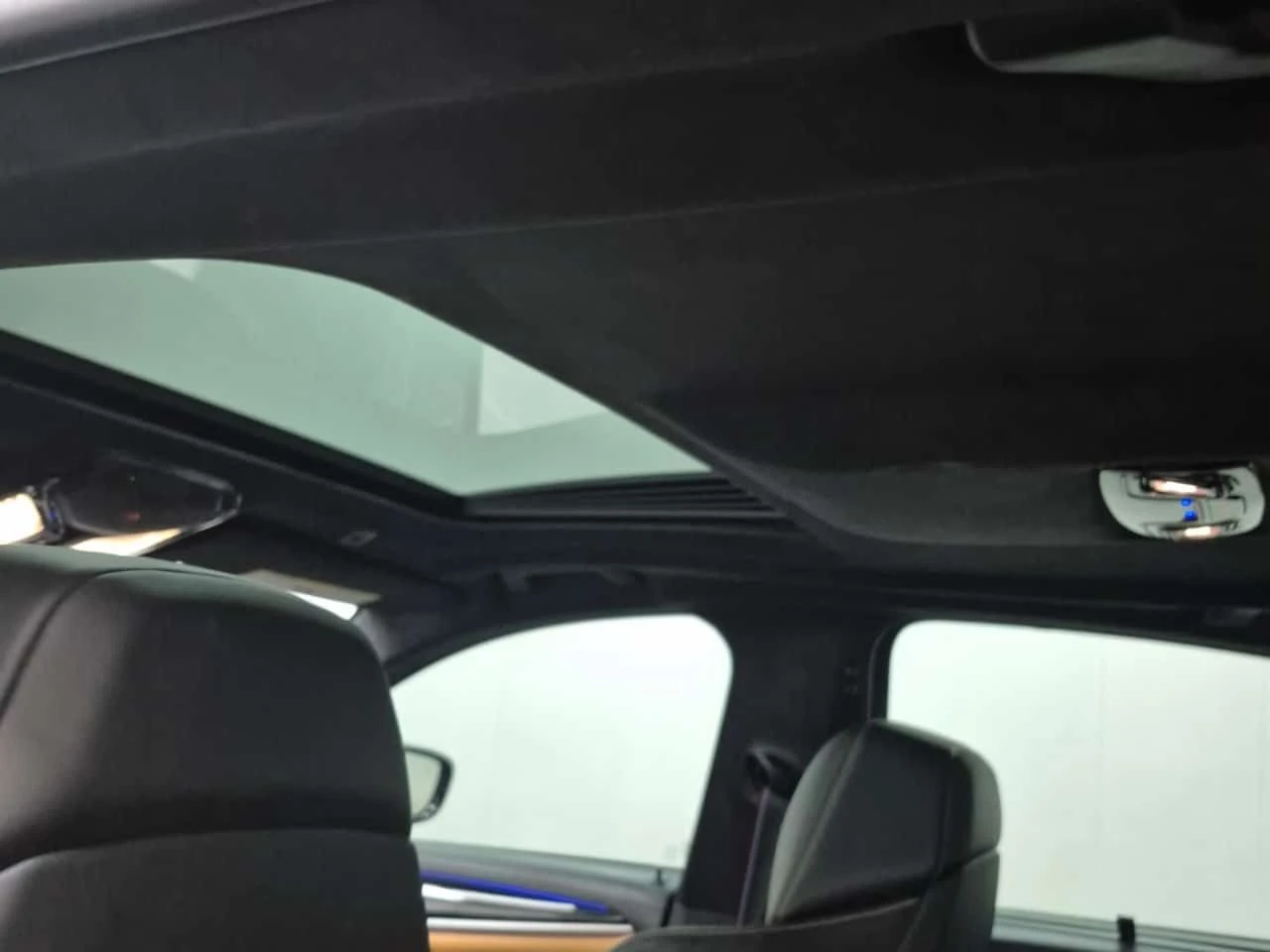 BMW M5 * COMP* Дистроник* Смарт Ключ* Harman Kardon* , снимка 14 - Автомобили и джипове - 53819896