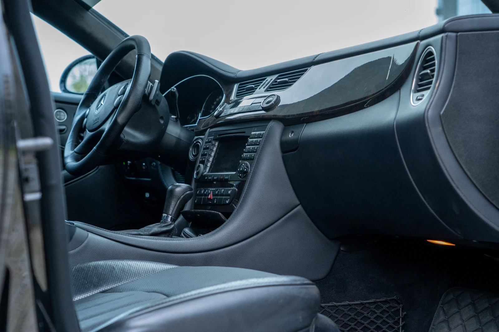 Mercedes-Benz CLS 500 AMG, снимка 8 - Автомобили и джипове - 54210672