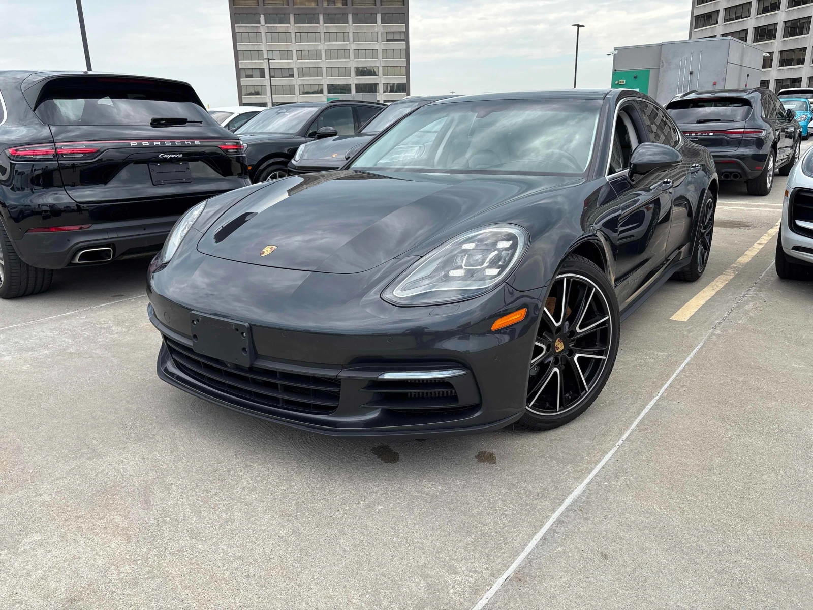 Porsche Panamera Продава се от Порше / Чист доклад без щети / Екстр