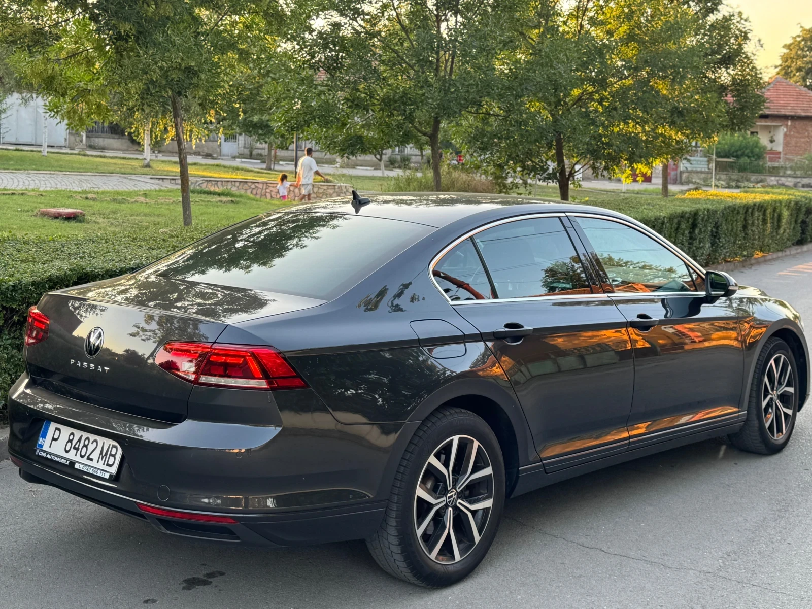 VW Passat FACE 2.0TDI DSG DISTR* LineAssist | Mobile.bg � ����������� 4