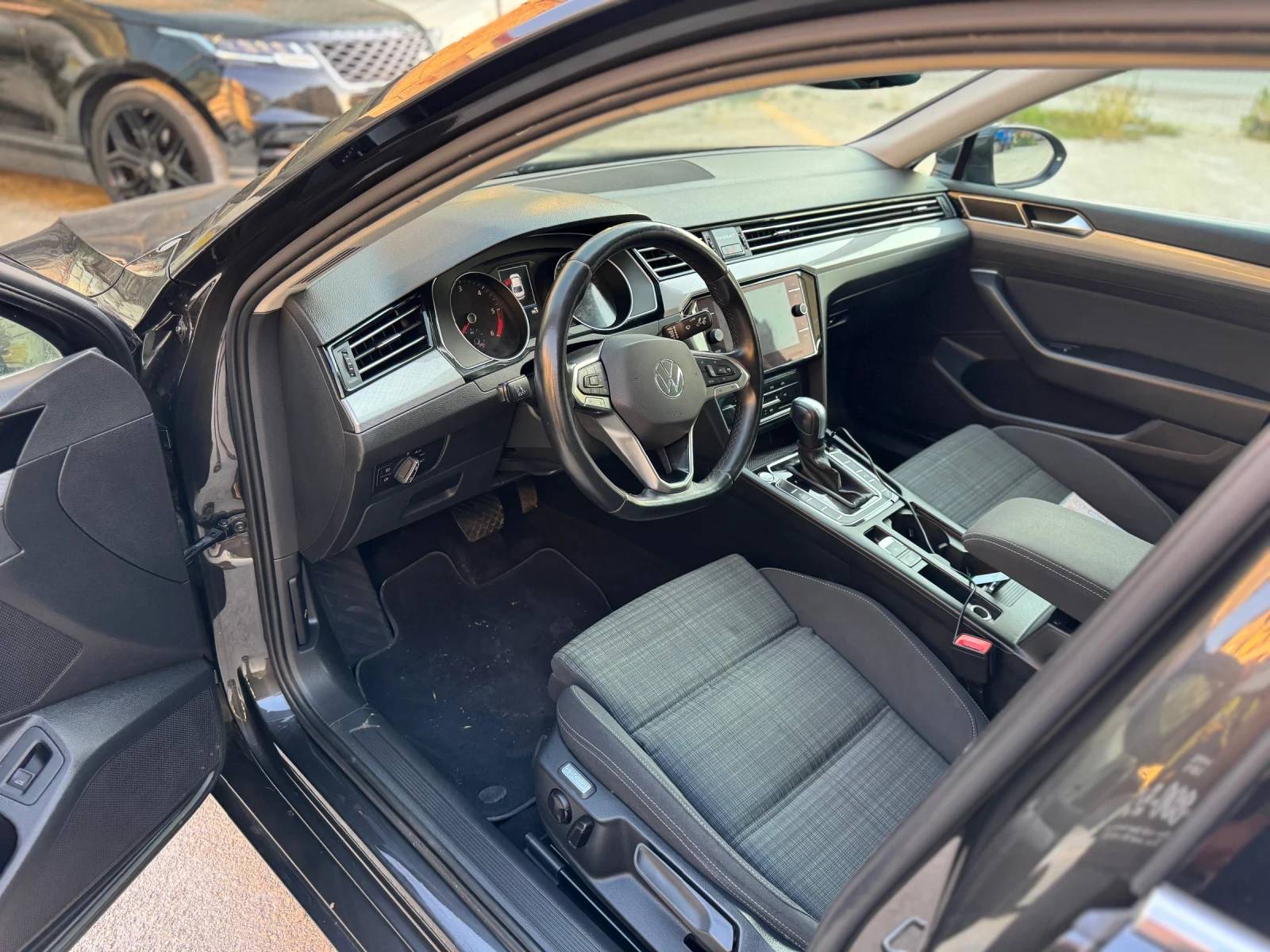 VW Passat FACE 2.0TDI DSG DISTR* LineAssist, снимка 5 - Автомобили и джипове - 55064040