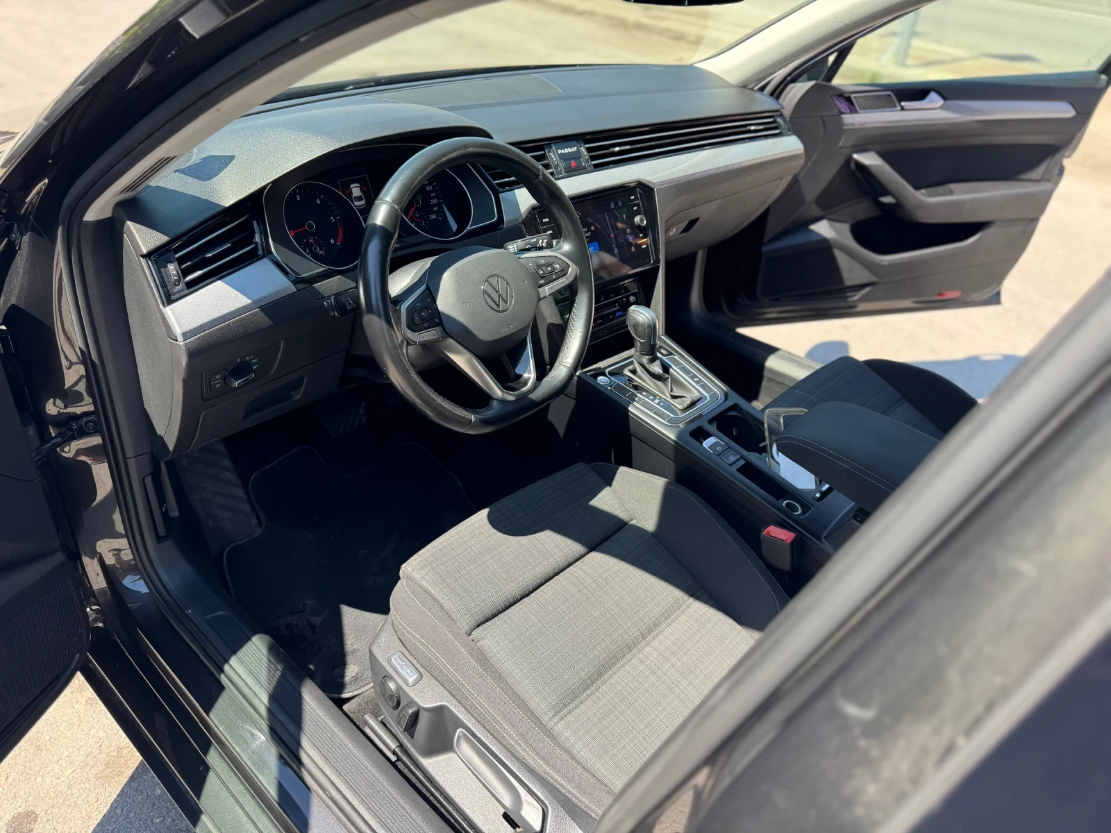 VW Passat FACE 2.0TDI DSG DISTR* LineAssist, снимка 5 - Автомобили и джипове - 55064040