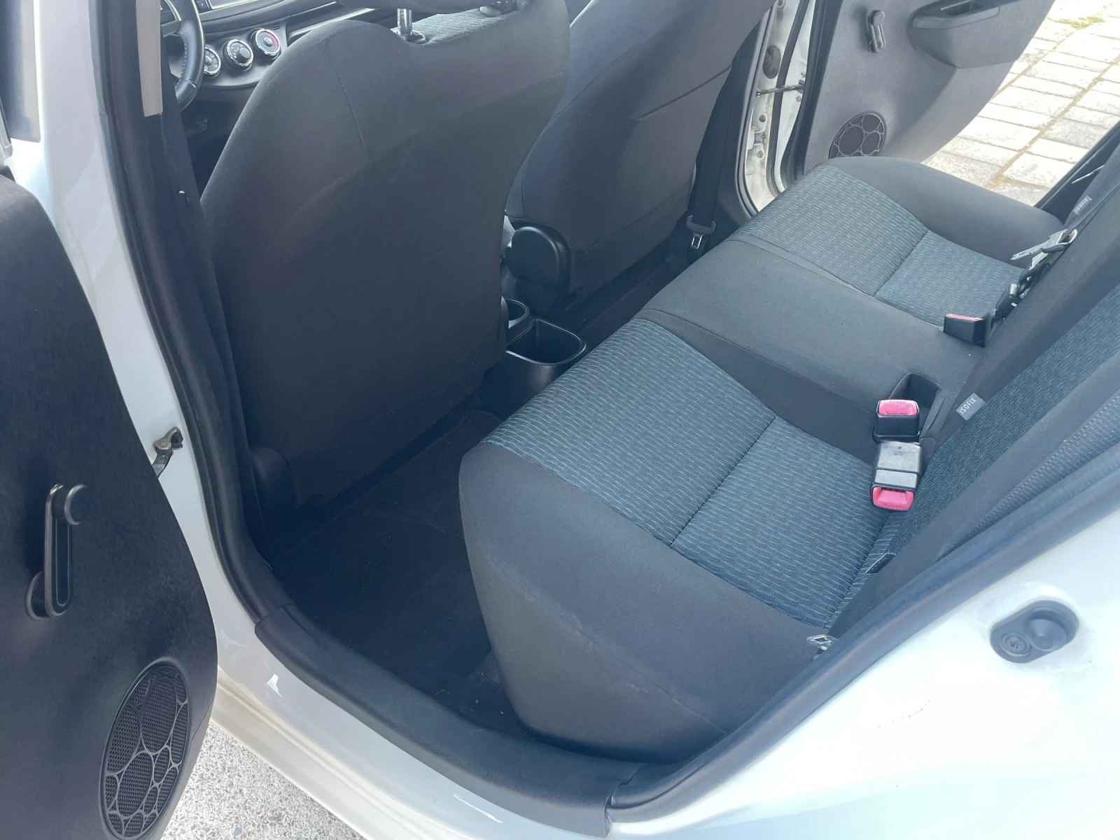 Toyota Yaris 1.4 D4D 90кс, снимка 14 - Автомобили и джипове - 55415845