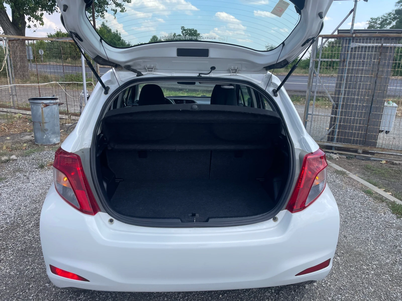 Toyota Yaris 1.4 D4D 90кс, снимка 9 - Автомобили и джипове - 55415845