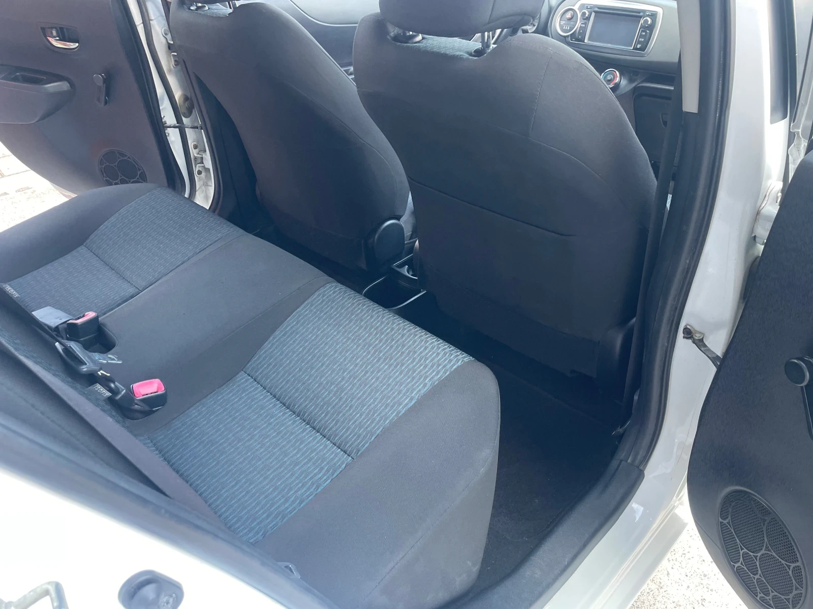 Toyota Yaris 1.4 D4D 90кс, снимка 13 - Автомобили и джипове - 55415845