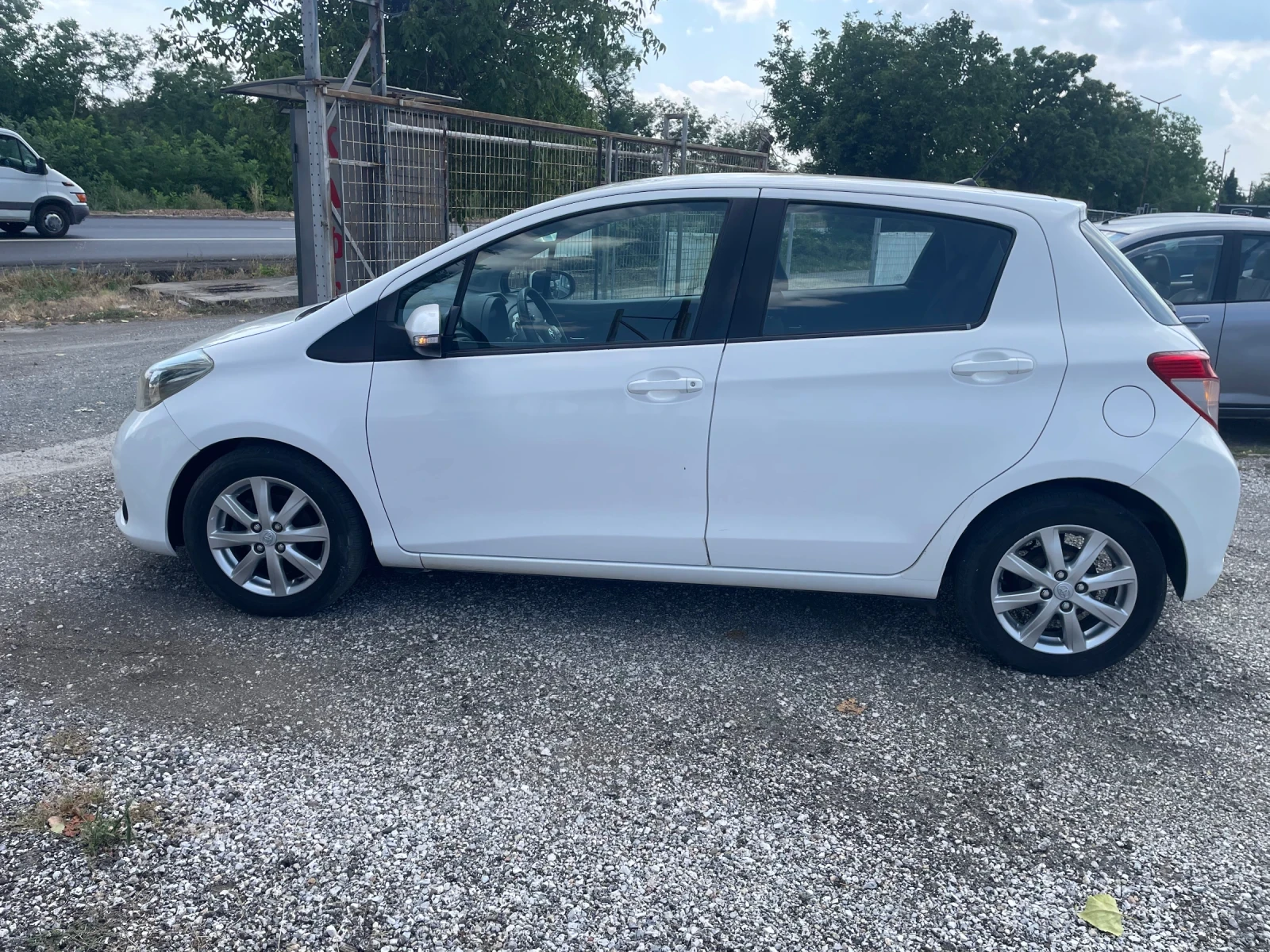 Toyota Yaris 1.4 D4D 90кс, снимка 4 - Автомобили и джипове - 55415845