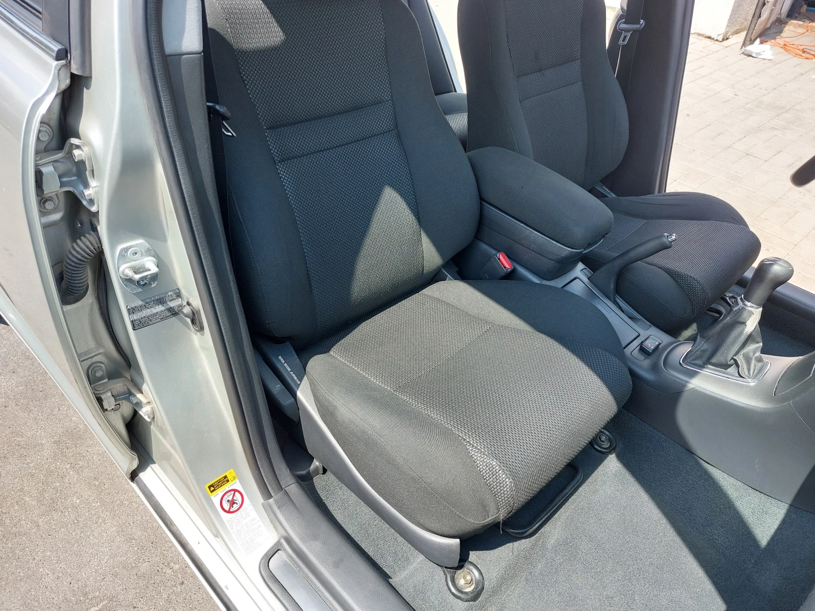 Toyota Avensis 2.0 D-4D 116 к.с., снимка 12 - Автомобили и джипове - 55597110