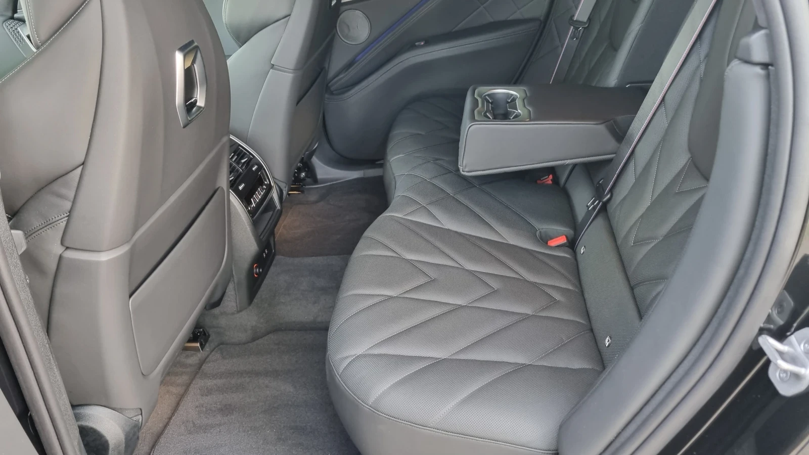 BMW XM, снимка 12 - Автомобили и джипове - 56048918