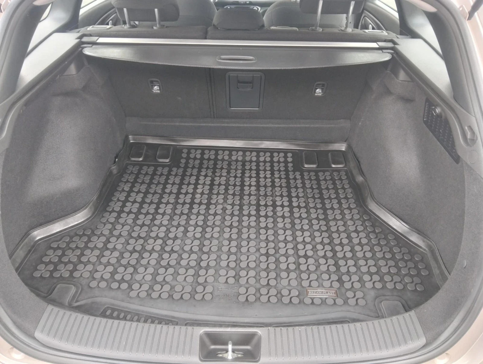 Hyundai I30 Автомат-подгрев-камера-нави-кей лесс, снимка 14 - Автомобили и джипове - 56235804