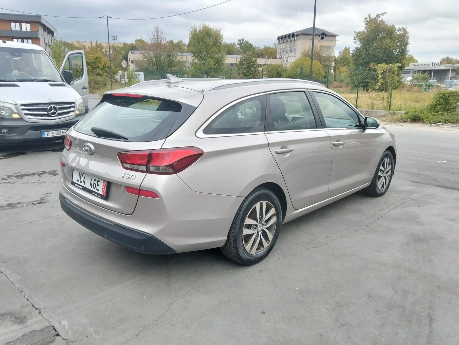 Hyundai I30 Автомат-подгрев-камера-нави-кей лесс, снимка 3 - Автомобили и джипове - 56235804