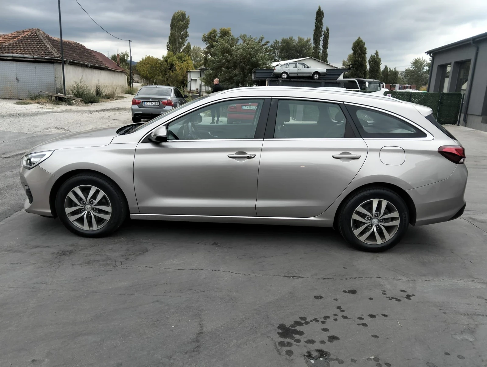 Hyundai I30 Автомат-подгрев-камера-нави-кей лесс, снимка 16 - Автомобили и джипове - 56235804