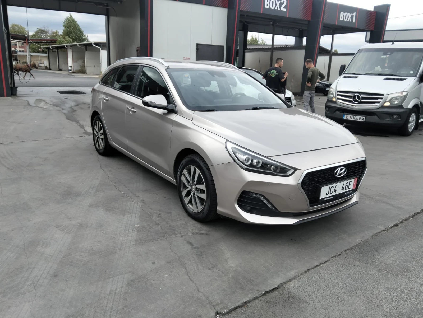 Hyundai I30 Автомат-подгрев-камера-нави-кей лесс, снимка 2 - Автомобили и джипове - 56235804