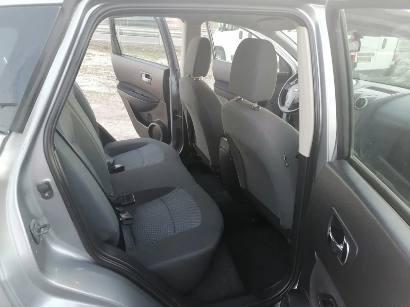 Nissan Qashqai 1.5, снимка 8 - Автомобили и джипове - 47292108