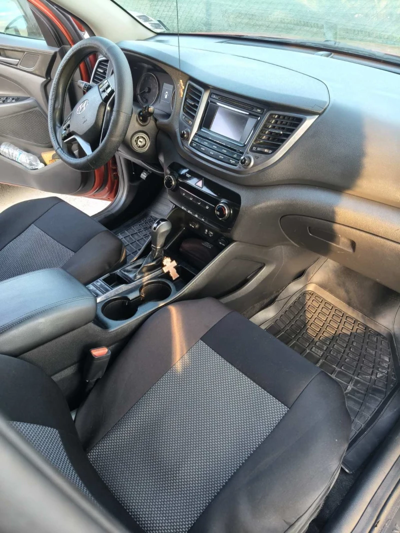 Hyundai Tucson, снимка 13 - Автомобили и джипове - 50730333