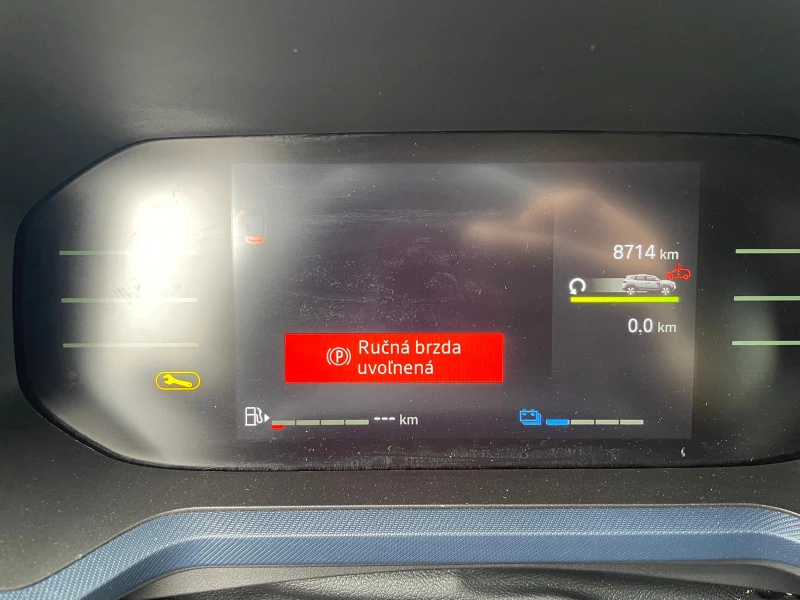 Dacia Duster 1.6 hybrid AUTO, снимка 13 - Автомобили и джипове - 52487931