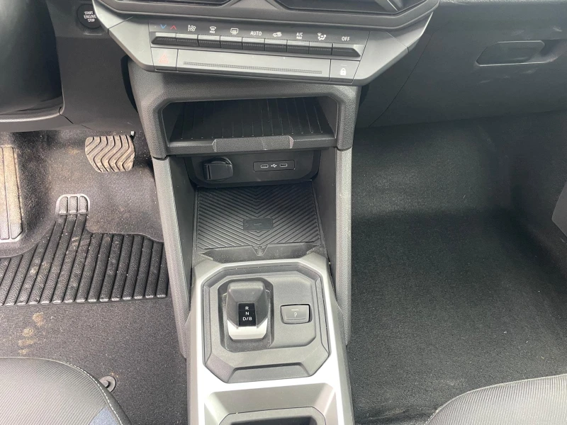 Dacia Duster 1.6 hybrid AUTO, снимка 15 - Автомобили и джипове - 52487931