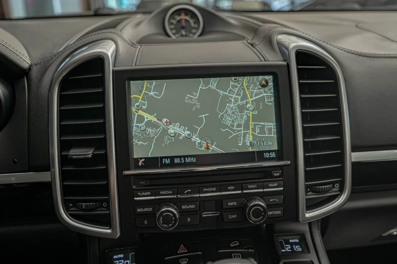 Porsche Cayenne 4.2TDI/PDLS/PCM/Chrono/Sport-Edition/Подгрев, снимка 14 - Автомобили и джипове - 52298281