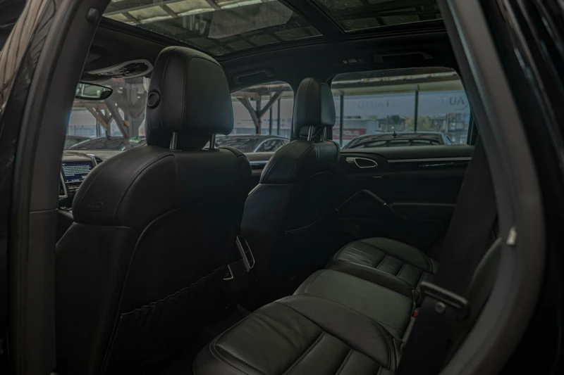 Porsche Cayenne 4.2TDI/PDLS/PCM/Chrono/Sport-Edition/Подгрев, снимка 9 - Автомобили и джипове - 52298281