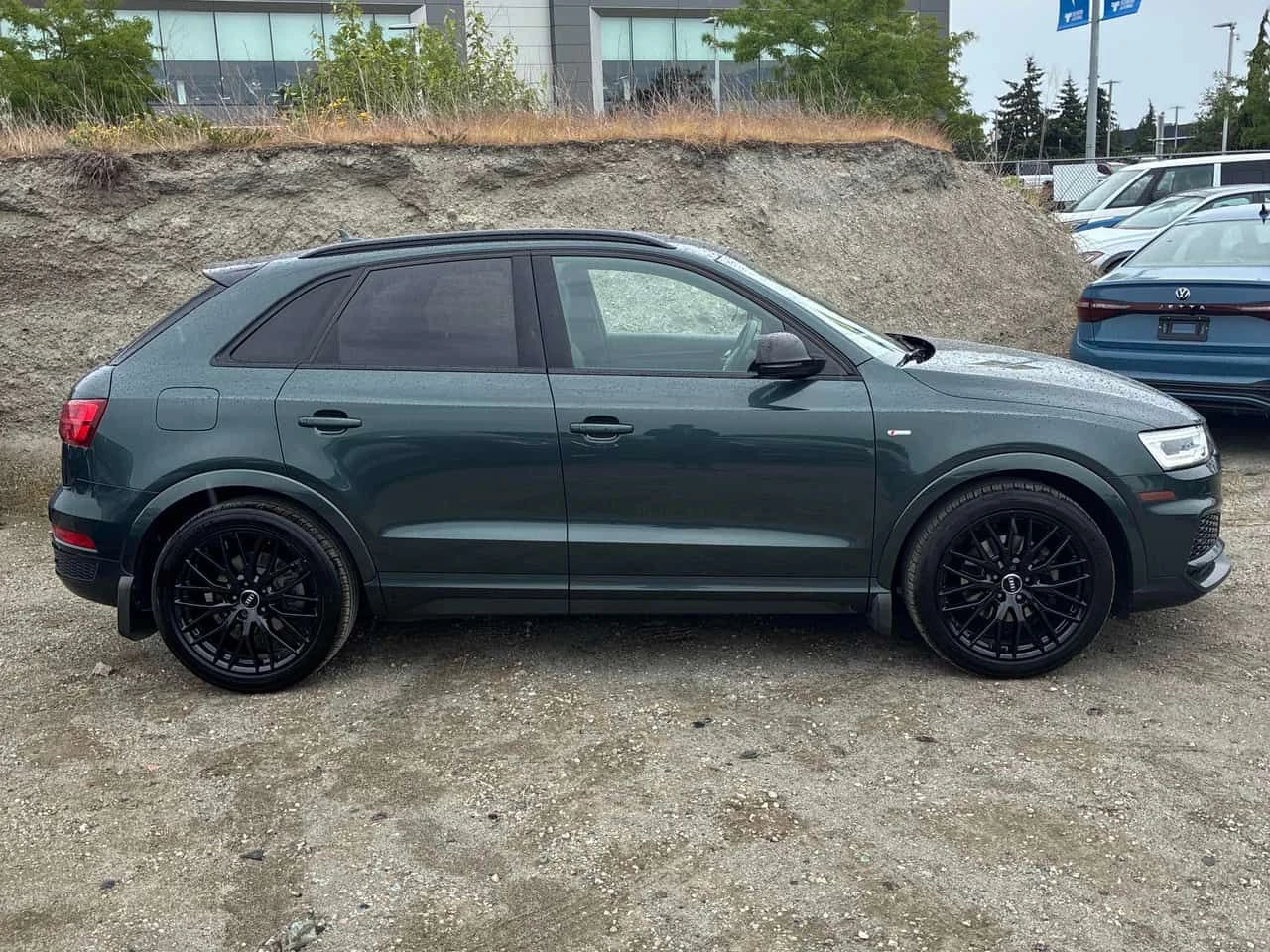 Audi Q3 * Technik S-line* BOSE* ПАНОРАМА* ПОДГРЕВИ* , снимка 3 - Автомобили и джипове - 54831448