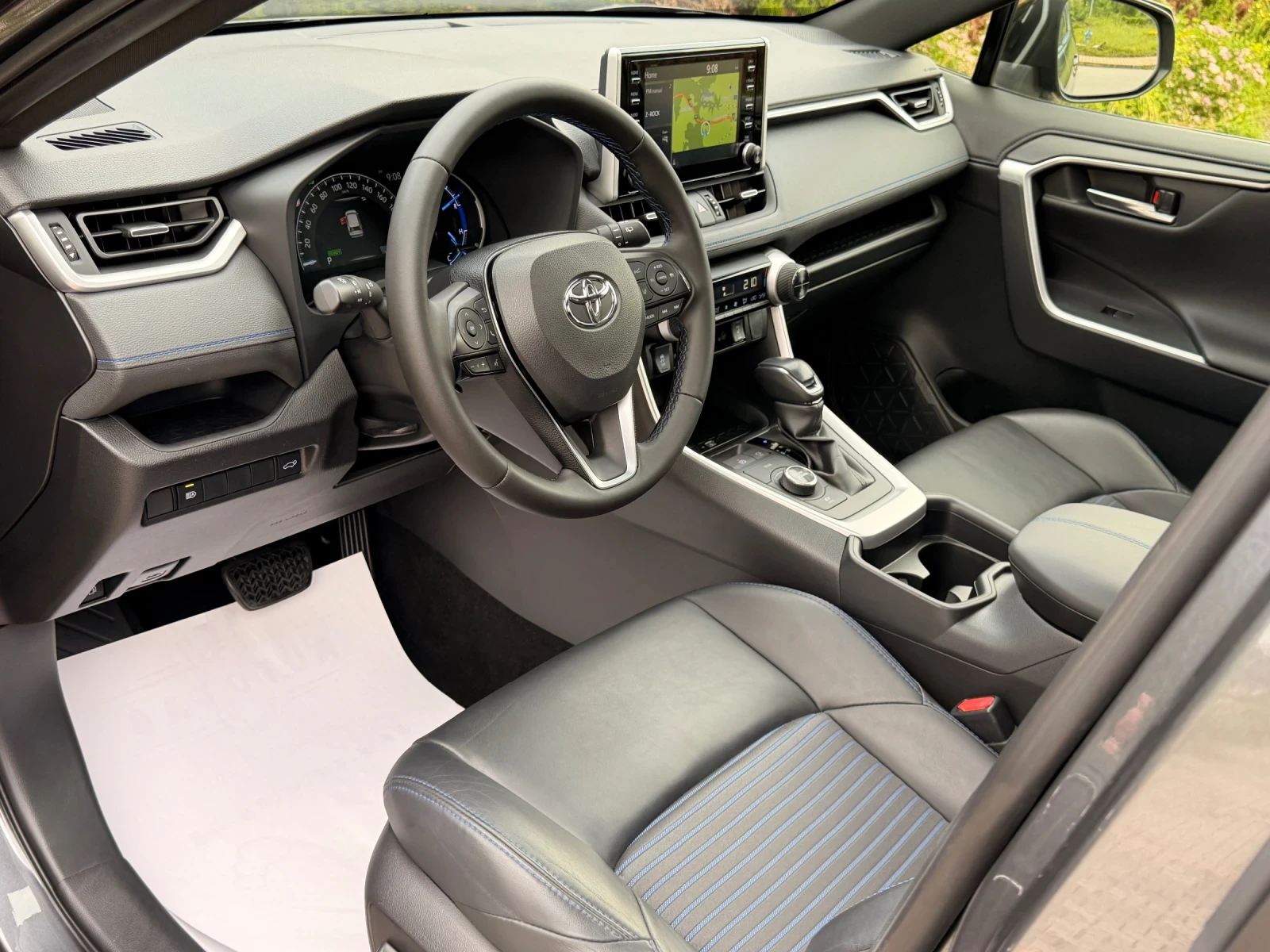 Toyota Rav4 2.5HYBRID-AWD-4X4-KEYLESS-ПАНОРАМА-ПОДГРЕВ-FULLТОП, снимка 10 - Автомобили и джипове - 54890103
