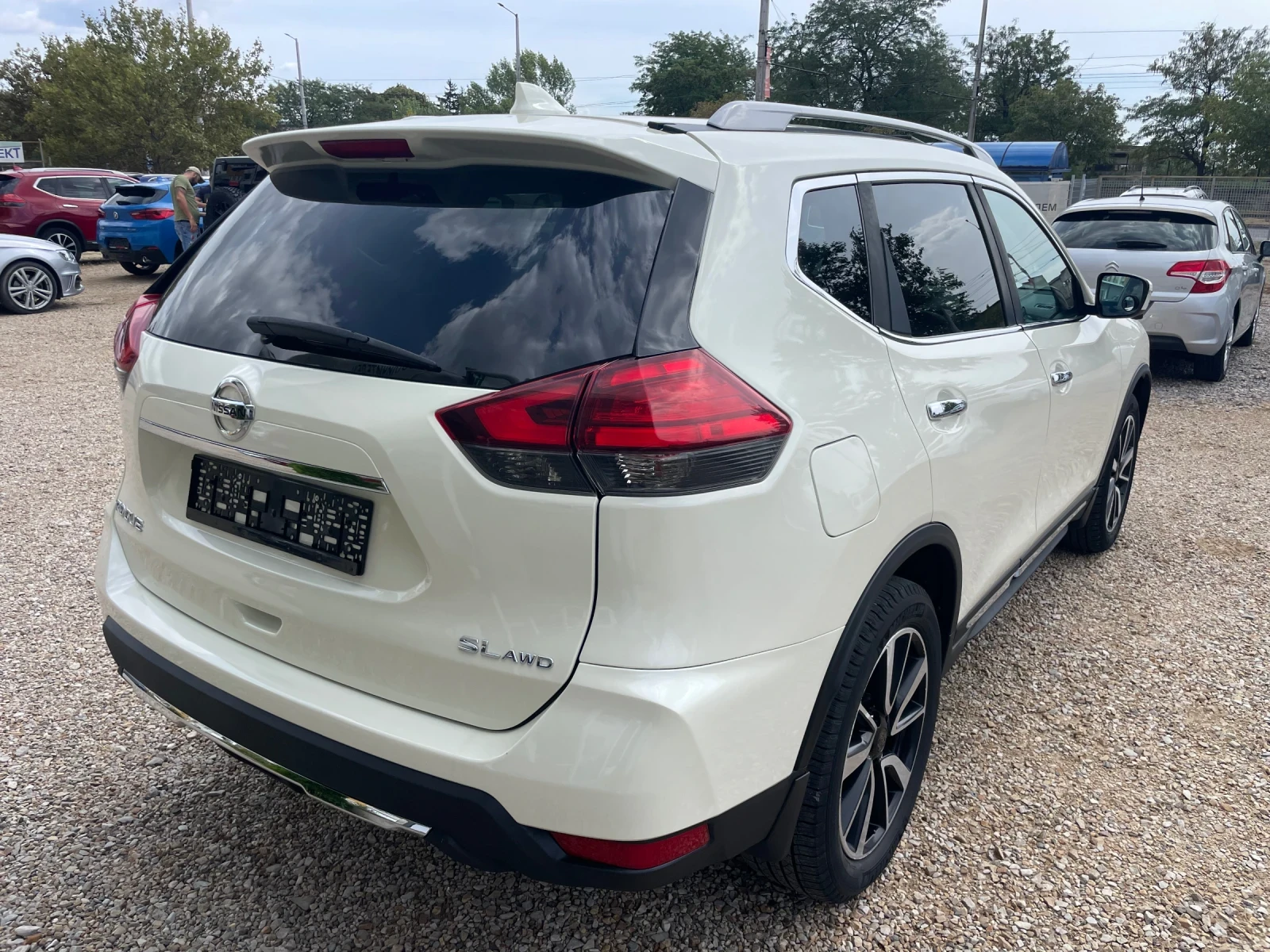 Nissan Rogue 2.5i-4x4-AVTOM/FULL-DISTRONIC-PANORAMA-360 KAMERA-, снимка 5 - Автомобили и джипове - 56082798