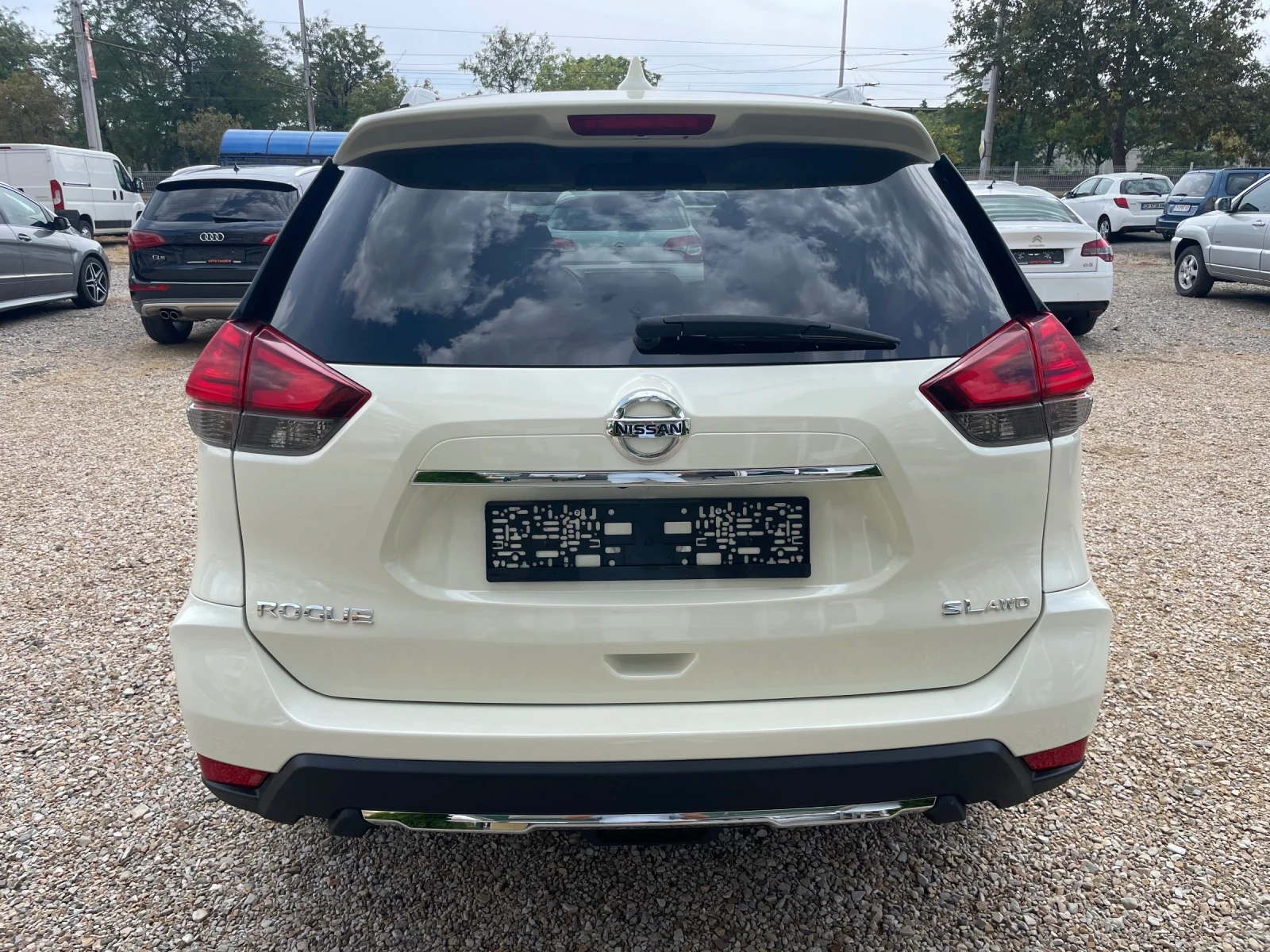 Nissan Rogue 2.5i-4x4-AVTOM/FULL-DISTRONIC-PANORAMA-360 KAMERA-, снимка 6 - Автомобили и джипове - 56082798