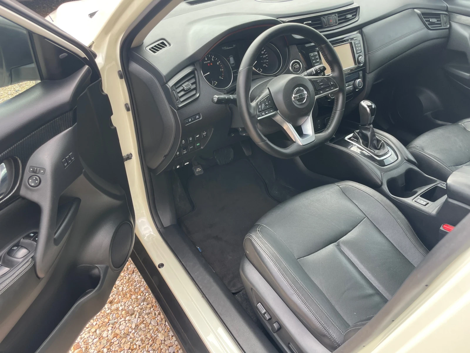 Nissan Rogue 2.5i-4x4-AVTOM/FULL-DISTRONIC-PANORAMA-360 KAMERA-, снимка 9 - Автомобили и джипове - 56082798
