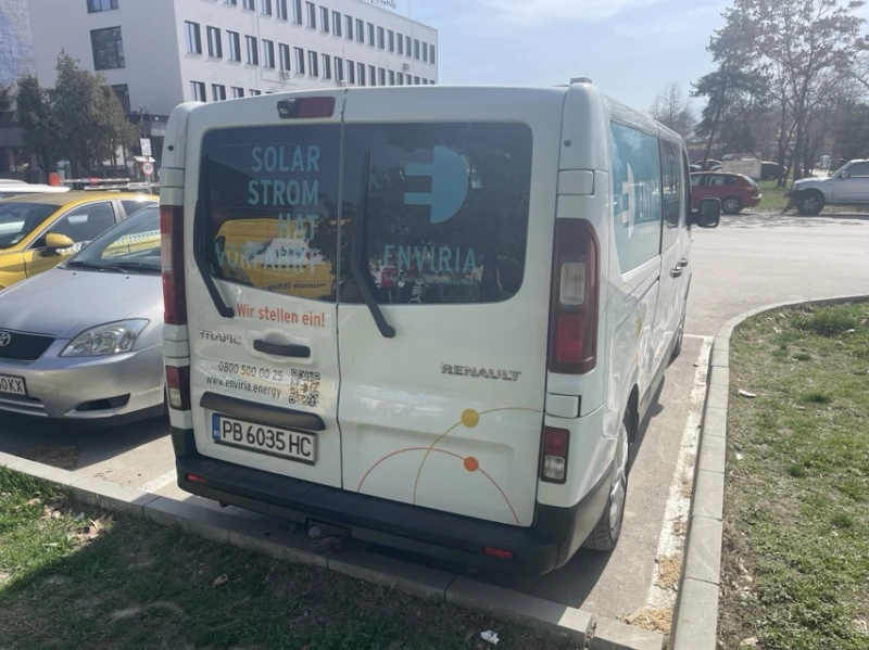 Renault Trafic, снимка 3 - Бусове и автобуси - 49492834