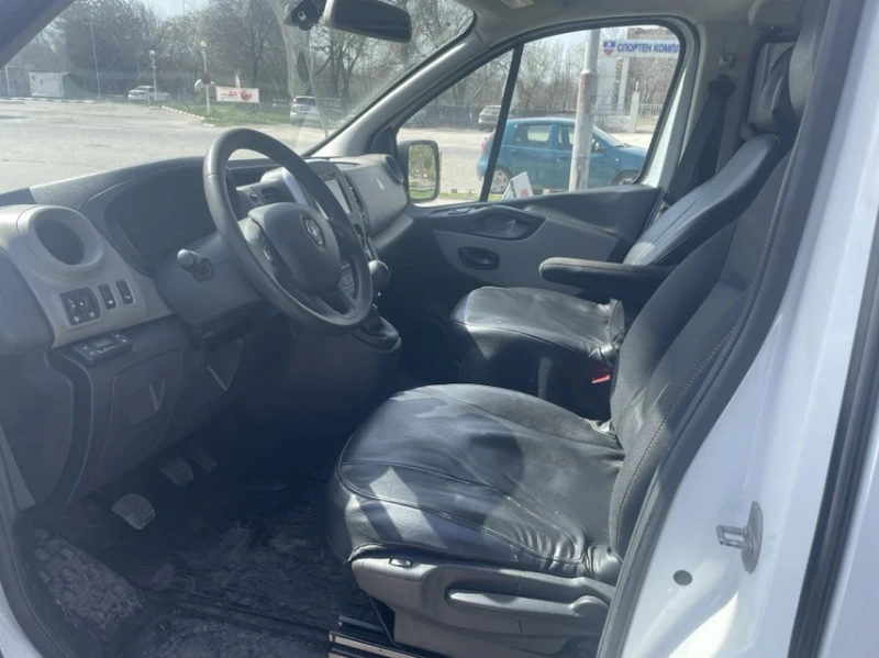 Renault Trafic, снимка 8 - Бусове и автобуси - 49492834