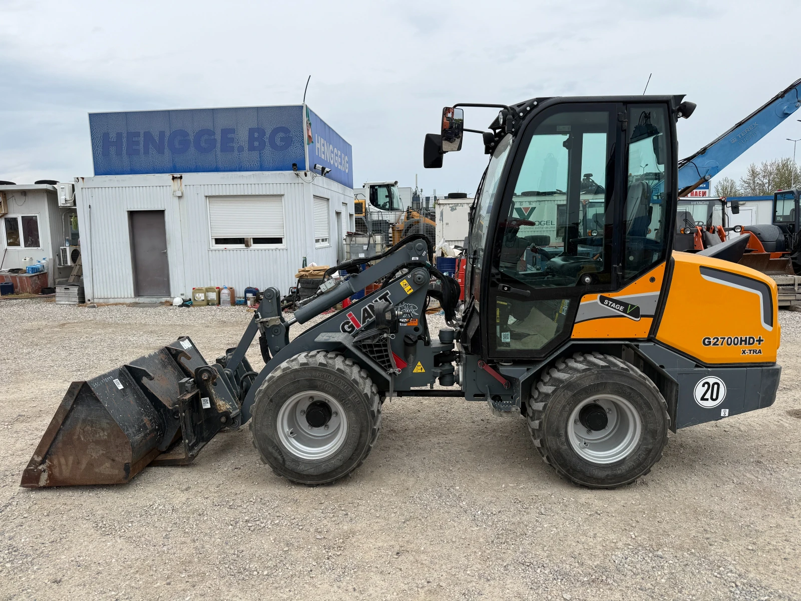 Челен товарач Друга марка GIANT G2700 X-TRA