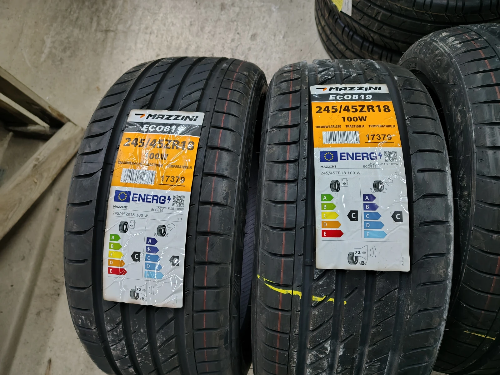 Гуми Летни 245/45R17, снимка 2 - Гуми и джанти - 53747344