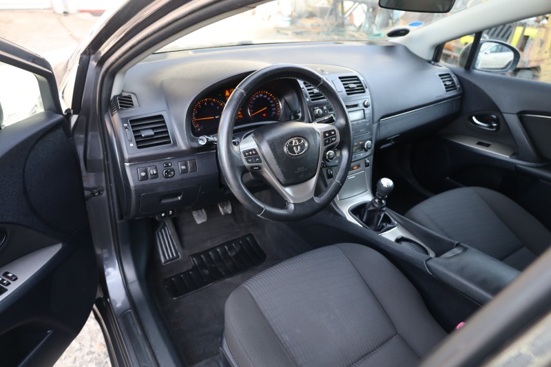 Toyota Avensis 1. 8 VVT-i 147 PS 6 ск. ТЕМПОМАТ*Климатроник #iCar, снимка 13 - Автомобили и джипове - 40359938