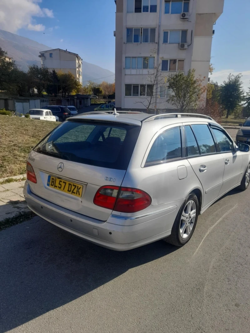 Mercedes-Benz E 220, снимка 4 - Автомобили и джипове - 47924332